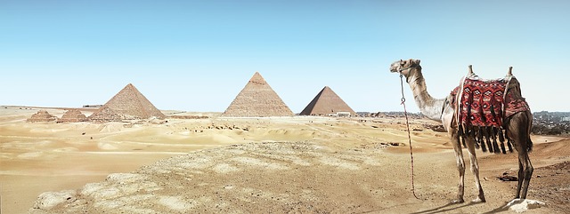 Pyramídy v Gíze.jpg