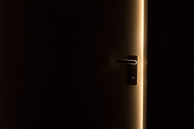 Pootvorené dvere v byte